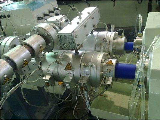 Goede prijs. Machine van de de Pijpuitdrijving van pvc van de regenwaterdrainage de Tweeling, pp-PE Tweeling de Pijpproductielijn van pvc online