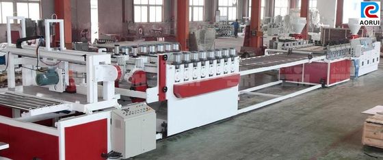 Goede prijs. Machine van de het Schuimraad van Ce UL CSA de Plastic WPC, WPC-de Productielijn van de Schuimraad online