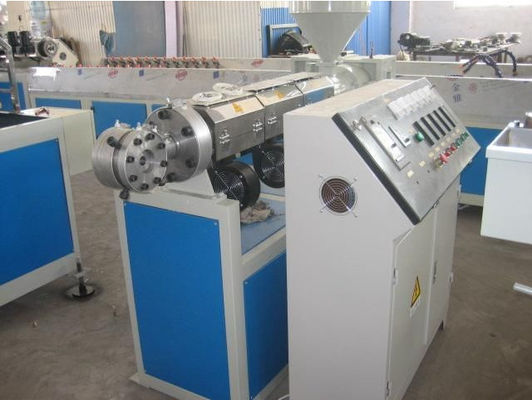 Goede prijs. 380v pvc Versterkte de Extrudermachine van de Pijp Tweelingschroef, met geringe geluidssterkte online
