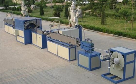 Goede prijs. De plastic Vezel van de Machinepvc van de Pijpuitdrijving versterkte Zachte Pijpproductielijn online