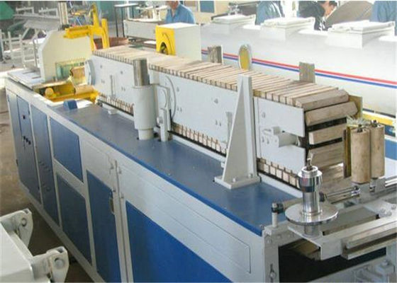 Goede prijs. Machine van de de Raadsuitdrijving van pvc de Begrenzende, Profielproductielijn/Plastic Profiel-Extruder online