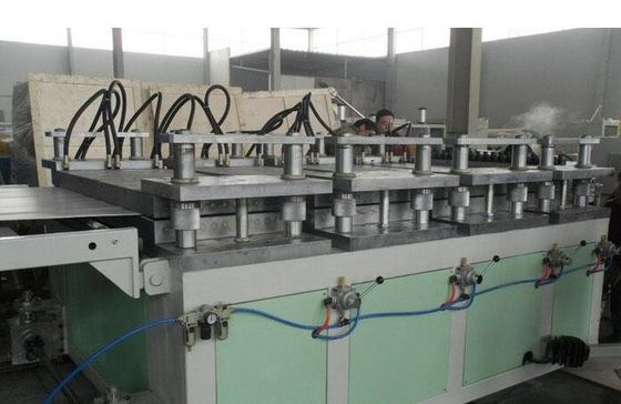 Goede prijs. WPC-Bouwmalplaatje die Machine, Wpc-Productielijn/Extruder maken online