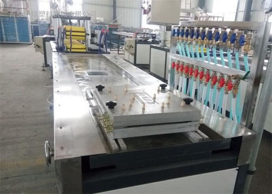 Goede prijs. WPC-het Malplaatjeproductielijn van de Raadsbouw/Extruder/Plastic Machine online