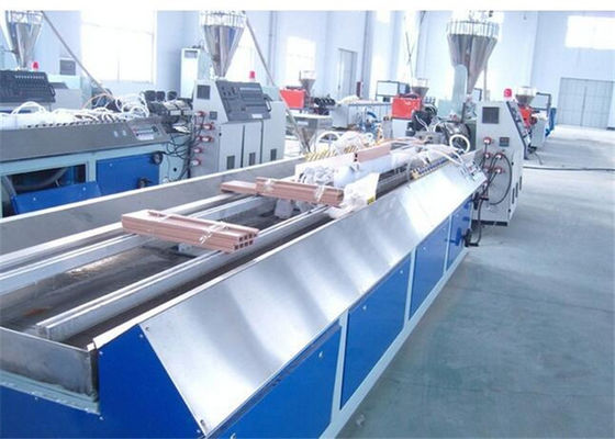 Goede prijs. WPC-Raad die Machine, Holle de Deur Houten Plastic Extruder maken van pvc WPC online