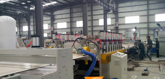 Goede prijs. Raad die van de de Uitdrijvingslijn WPC van het bouwmalplaatje de Houten Plastic Samengestelde Machine maken online
