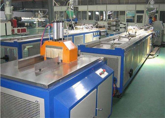 Goede prijs. het Profielproductielijn van 380V 50HZ WPC/WPC-Deurkader Productiemachine online
