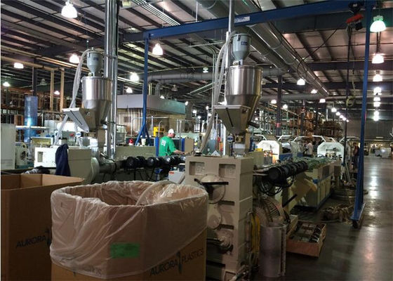 Goede prijs. De houten Plastic Samengestelde pvc-Productielijn van de Deurplaat, Deurcomité Uitdrijvingslijn online