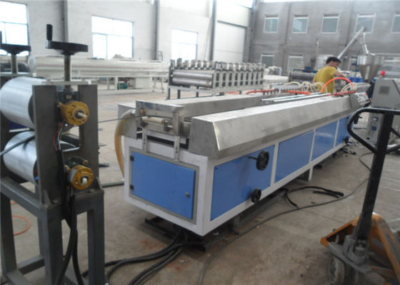 Goede prijs. WPC-het Houten Plastic Profiel die van pvc Machine/Plastic Profielextruder maken online
