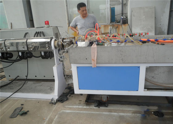 Gepersonaliseerde plastic profiel extrusie lijn Geavanceerde verwerkingstechnologie Qingdao haven