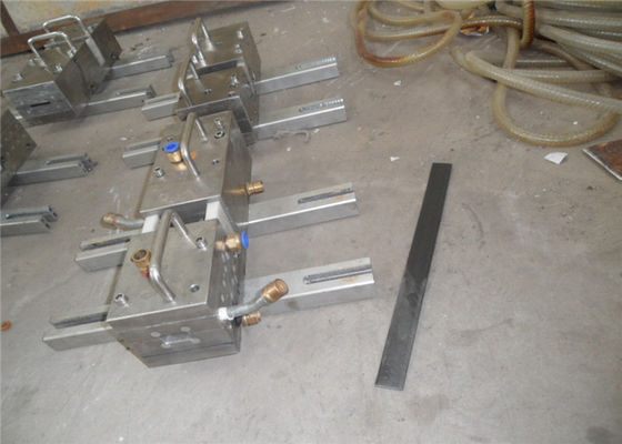 PVC WPC Profielmachine WPC PVC Vensterdeur Plastic Profiel Productie Lijn Met Twin Screw Extruder