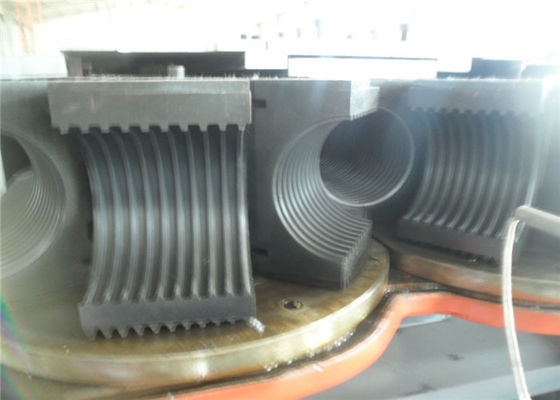 Eenwandige golfvormige plastische pijplextrusielijn PP PE PVC-pijpenmachine