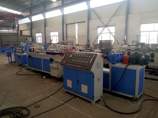Goede prijs. De plastic PE WPC Machine van de Profieluitdrijving/pvc-Profielproductielijn online