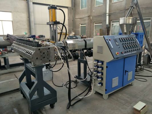 Productielijn voor PVC WPC-deuroplaten, plafonds, raamprofielen, PVC-wandpanelen.