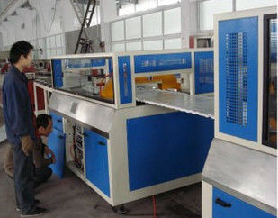 Goede prijs. Van de Productielijnwpc pvc van de twee Schroef het Plastic Raad de Bouwshuttering Raad Maken online