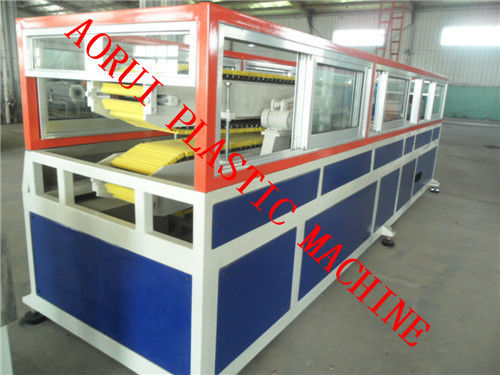 Goede prijs. WPC-Muurcomité/van de het Profieluitdrijving van Decking de Plastic Lijn 160-280kg/h online