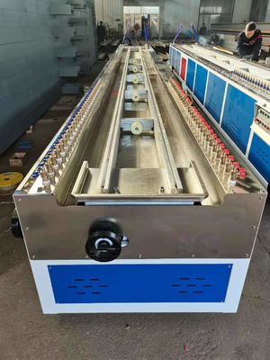 Goede prijs. Pvc-de Machine van de Profielextruder, Machine van de het Profieluitdrijving van pvc WPC de Plastic met Tweelingschroefextruder, de Machine van het Deurprofiel online