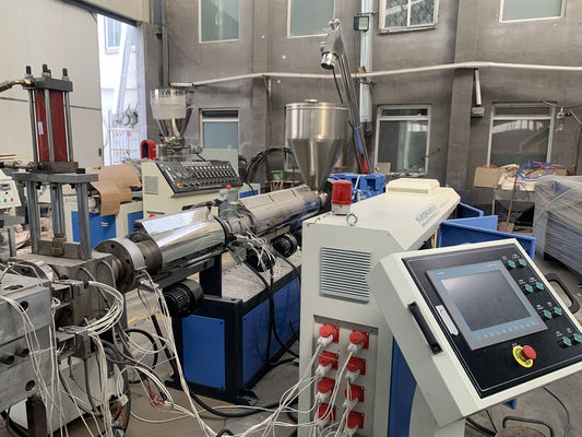 Goede prijs. De Raad die van 350KG/H WPC Machine Hoog maken - de Productielijn van de het Schuimraad van dichtheidspvc online