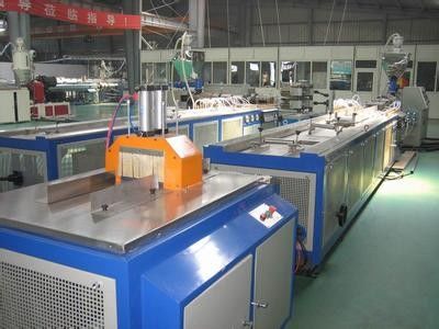 Goede prijs. WPC-de Uitdrijvingslijn van het Vloerprofiel, Machine van het Pallet de Plastic Profiel online