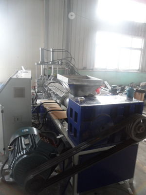 Goede prijs. Moeder/Zuigfles de Vlokken Gerecycleerde Machine van de Korrel Plastic Uitdrijving, Korrellijn online
