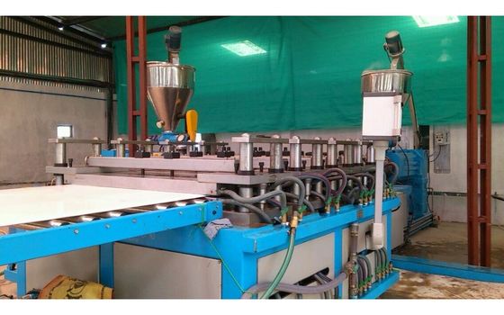 Goede prijs. Professionele Dubbele Kegel de Raadsmachine/Extruder van het Schroefwpc Schuim online